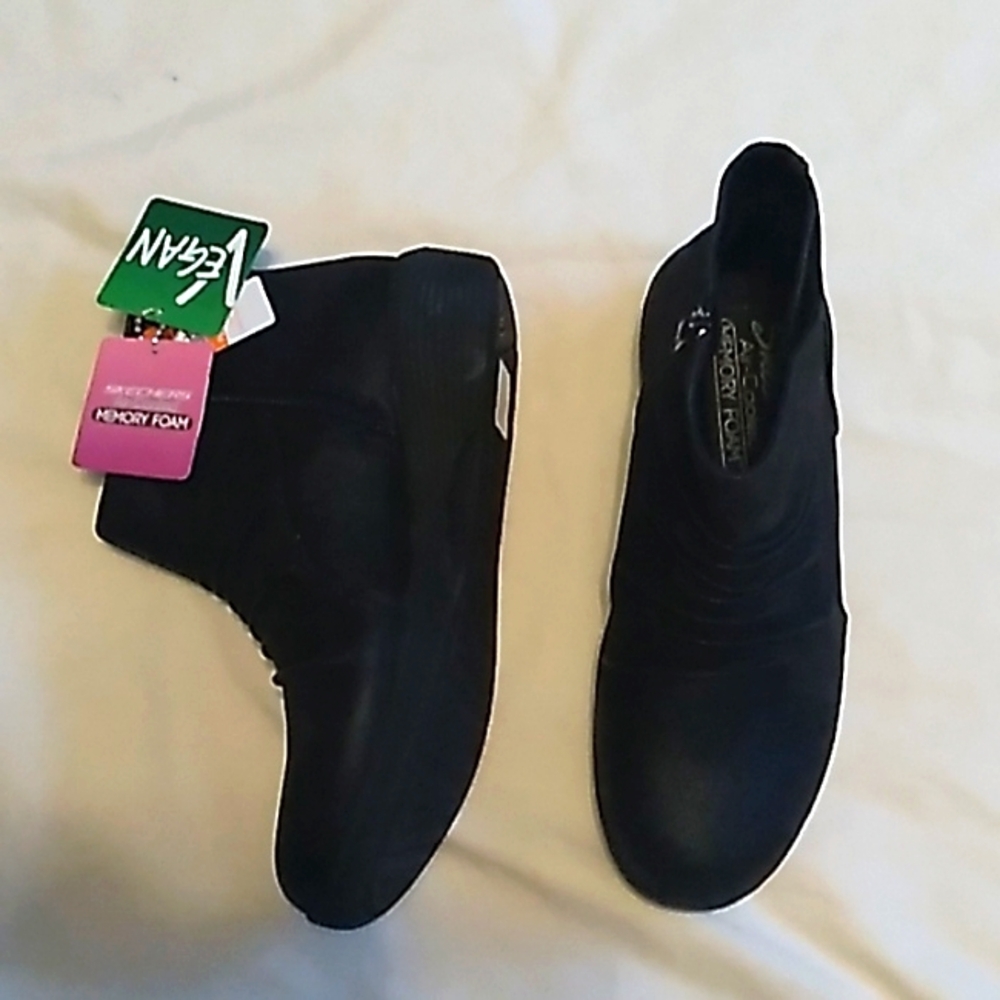 ❤️👟⭐NWT Women's Sketchers black scotchguard bootie or shoe size 6❤️👟⭐ - Picture 1 of 10